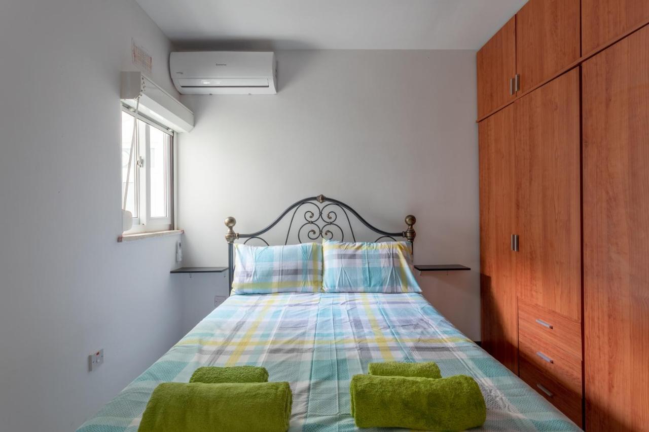 Sea View Apartment In St Paul'S Bay เซนต์พอลส์เบย์ ภายนอก รูปภาพ